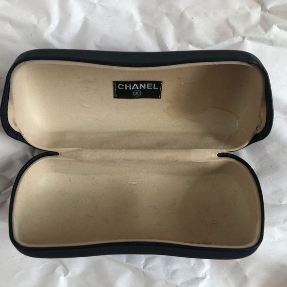 CHANEL brown wraparound sunglasses with hardshell carrying case - Picture 13 of 17